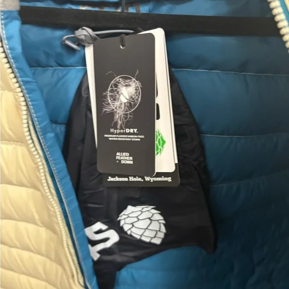 Stio Hometown Down Cream Puffer Vest with Hood - Picture 4 of 4